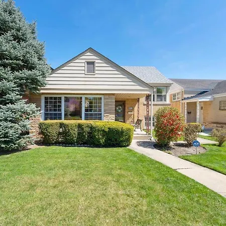 Urban Oasis - Kid Friendly - Quiet Street Villa